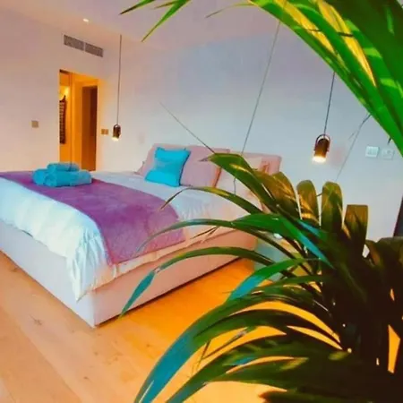 Stunning Beachfront In St Julians 아파트
