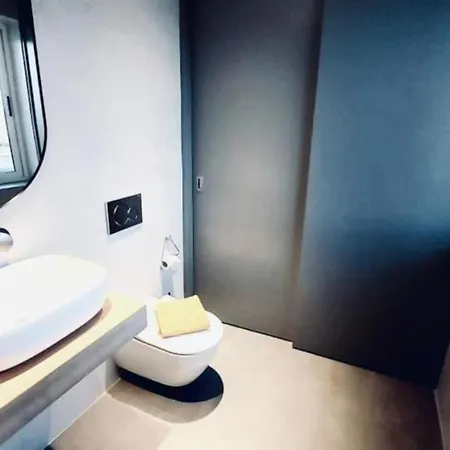 Апартаменты Stunning Beachfront In St Julians *