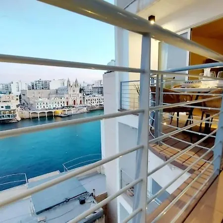 Апартаменты Stunning Beachfront In St Julians Сент Джулианс